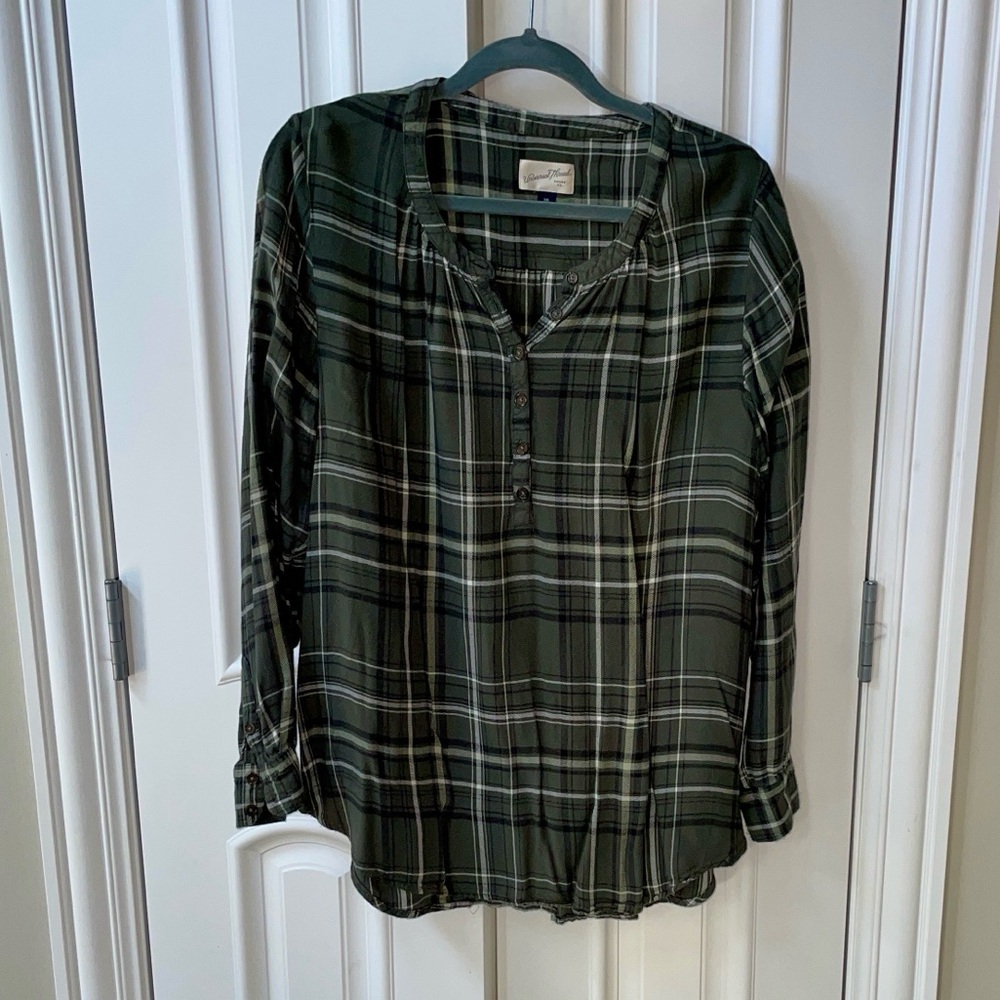 Universal Thread Dark Plaid Button-Down Shirt
